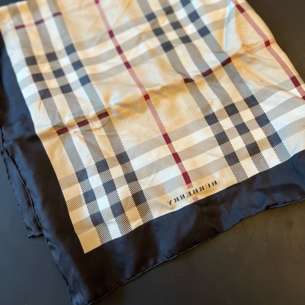 Burberry silk 100% scarf